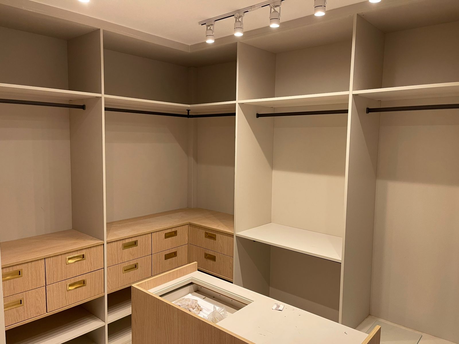 Closet Luxe